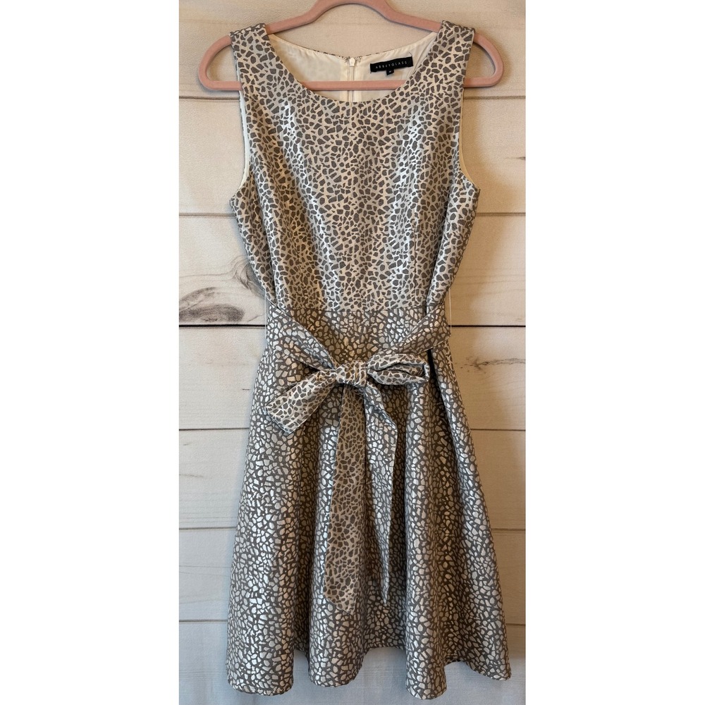 Abbey Glass Grey White Pebble Print Fit and Flare Tie Waist Dress Medium
